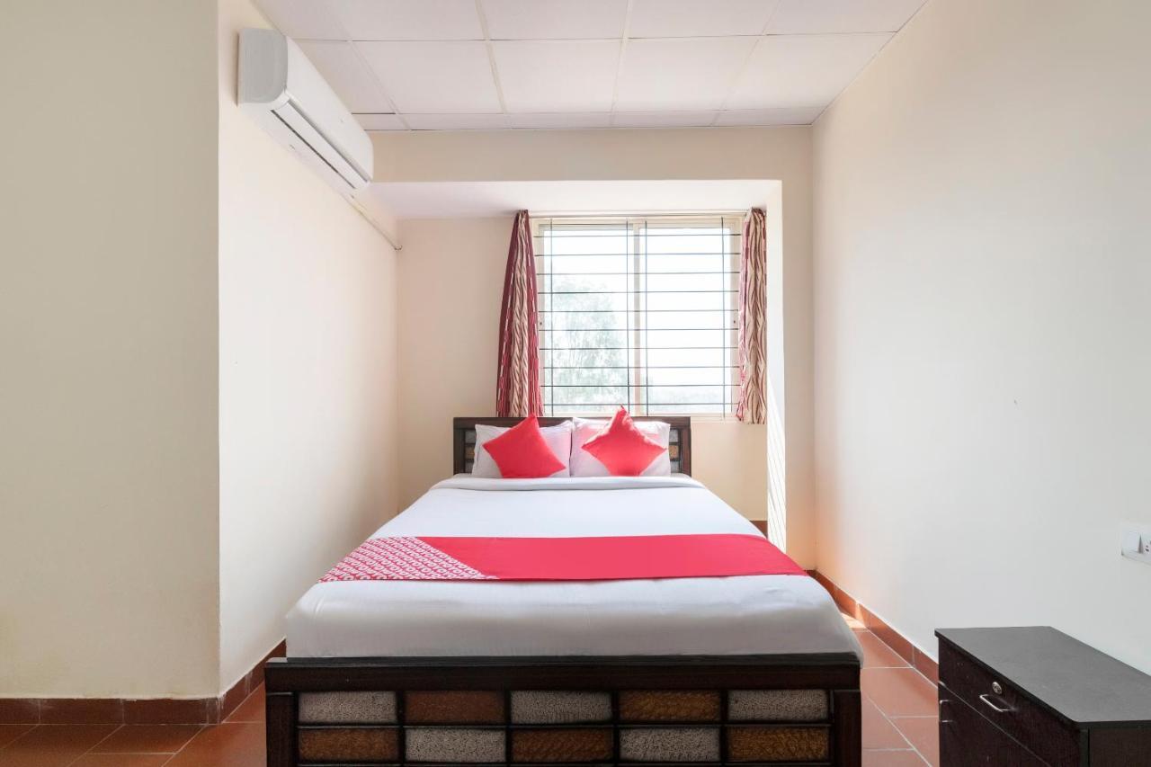 Oyo 49073 Whitefield Comforts Bangalore Exterior foto